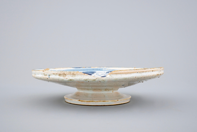 A blue and white Spanish pottery tazza with a hare, Teruel, 17th C.