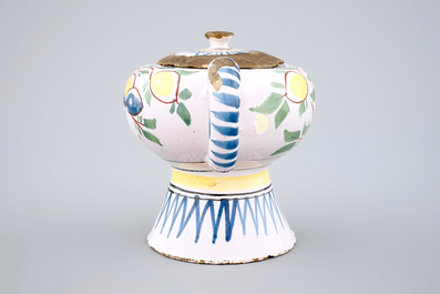 Un biberon en fa&iuml;ence de Delft polychrome, 18&egrave;me