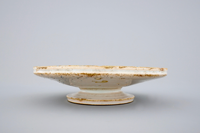 A blue and white Spanish pottery tazza with a hare, Teruel, 17th C.