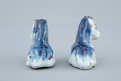 Een paar polychrome Delftse miniatuur paardjes, 18e eeuw