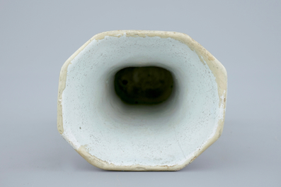 Un petit vase en fa&iuml;ence de Delft au d&eacute;cor petit feu, 18&egrave;me
