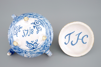 Un bol &agrave; verser au d&eacute;cor religieux, Harlingen, la Frise, dat&eacute; 1718