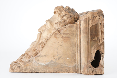 Een groot architecturaal terracotta fragment met Neptunus, Frankrijk, 17/18e eeuw