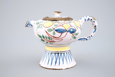 Un biberon en fa&iuml;ence de Delft polychrome, 18&egrave;me
