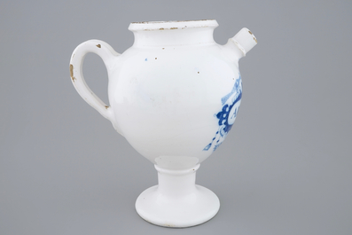Een blauw-witte Delftse siroopkan "Absynthy", 18e eeuw