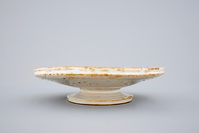 A blue and white Spanish pottery tazza with a hare, Teruel, 17th C.