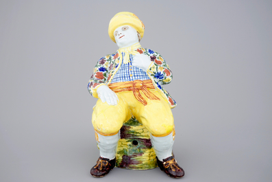 Une fontaine de table en fa&iuml;ence de Delft polychrome en forme d'homme, 18&egrave;me