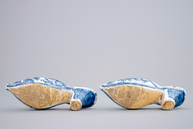 A pair of Dutch Delft blue and white shoes, 18th C.