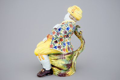 Une fontaine de table en fa&iuml;ence de Delft polychrome en forme d'homme, 18&egrave;me
