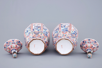 A tall pair of Dutch Delft cashmere palette vases and covers, 19th C.