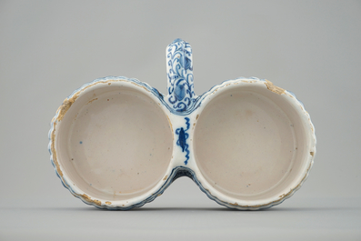 A Dutch Delft blue and white cruet set stand, 18th C.