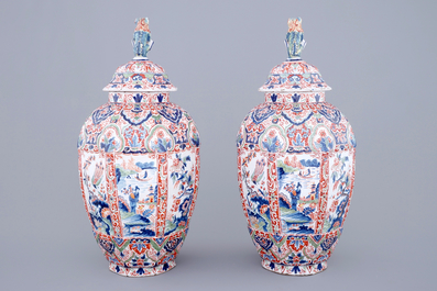 A tall pair of Dutch Delft cashmere palette vases and covers, 19th C.