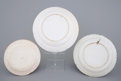 3 Dutch Delft plates and a French faience oil and vinegar set, 18/19th C.