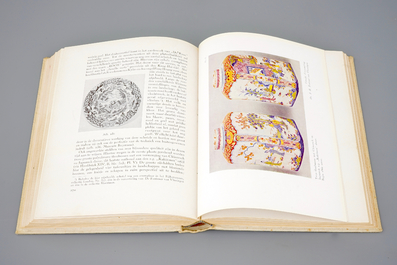 Twee werken over Delfts aardewerk, w.o. Havard, Histoire de la fa&iuml;ence de Delft, 1878