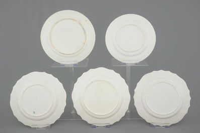 Un lot de 17 assiettes en porcelaine de Tournai, 18/19&egrave;me
