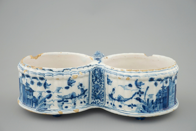 A Dutch Delft blue and white cruet set stand, 18th C.