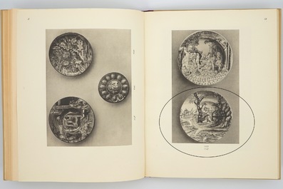 Un grand plat en majolique italienne, Urbino ou Venise, vers 1550