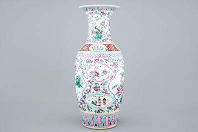Een grote Chinese famille rose vaas, 19e eeuw