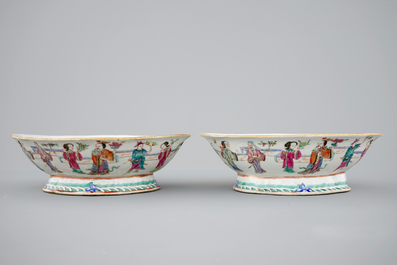 A pair of Chinese famille rose bowls and 3 covered boxes, 19th C.