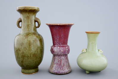 Een lot van drie monochrome Chinese vaasjes, 19e eeuw