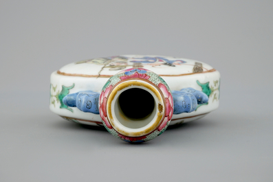 A fine small Chinese famille rose moon flask, early 19th C.