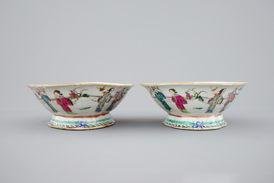 A pair of Chinese famille rose bowls and 3 covered boxes, 19th C.