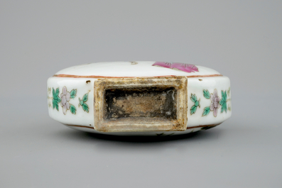 A fine small Chinese famille rose moon flask, early 19th C.