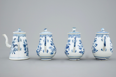 A rare Chinese blue and white export porcelain cruet set on stand, Qianlong, 18th C.