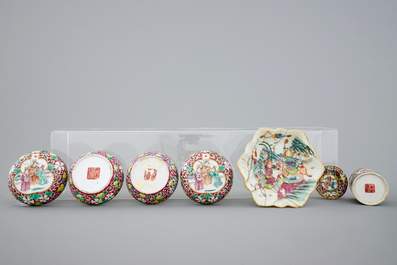 A pair of Chinese famille rose bowls and 3 covered boxes, 19th C.