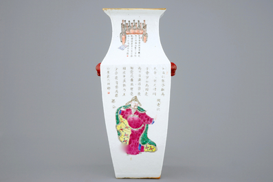 Un vase quadrangulaire en porcelaine de Chine &agrave; d&eacute;cor de Wu Shuang Pu, 19&egrave;me