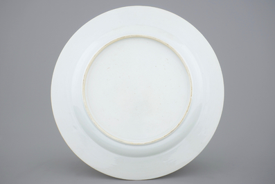 Un plat armoiri&eacute; de Mertins et Peck en porcelaine de Chine pour le march&eacute; anglais, Yongzheng, 1723-1735