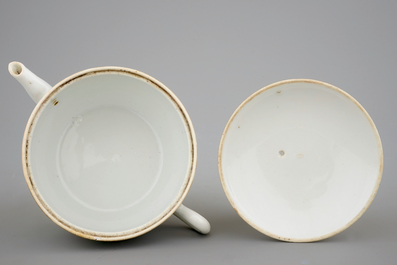 A Chinese qianjiang cai teapot, 19/20th C.