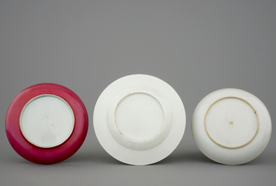 Trois assiettes en porcelaine de Chine et de Samson, 18/19&egrave;me
