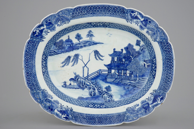 A Chinese blue and white export tureen on stand, Qianlong, 18th C.
