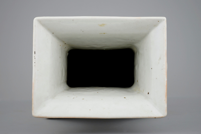 Un vase en porcelaine de Chine &agrave; d&eacute;cor qianjiang cai, 19/20&egrave;me
