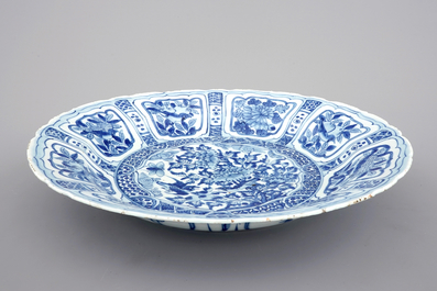 A large blue and white Chinese kraak porcelain dish, 17th C.