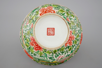 Een famille verte jardini&egrave;re, een famille rose bloempot en een wucai kom, 19/20e eeuw