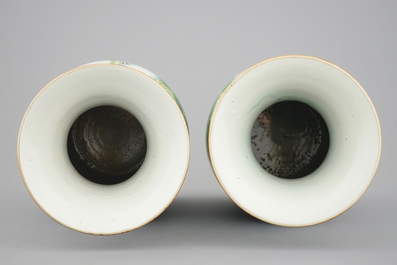 A pair of Chinese famille rose vases with "Shanghai" design, 19/20th C.