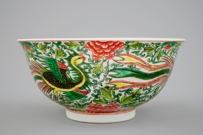 Een famille verte jardini&egrave;re, een famille rose bloempot en een wucai kom, 19/20e eeuw