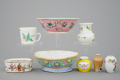 A collection of 9 various Chinese porcelain objects, famille rose and Qianjiang cai, 19/20th C.