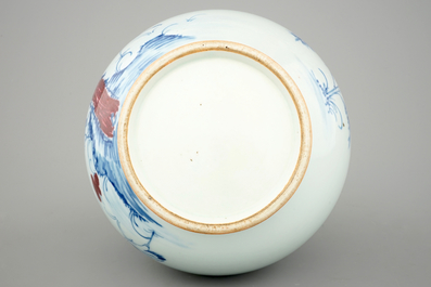 A Chinese blue and underglaze red bottle vase with cranes, 19/20th C.