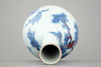 A Chinese blue and underglaze red bottle vase with cranes, 19/20th C.