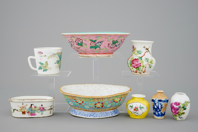 A collection of 9 various Chinese porcelain objects, famille rose and Qianjiang cai, 19/20th C.