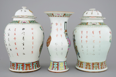 Een set van drie Chinese famille rose vazen, 19e eeuw