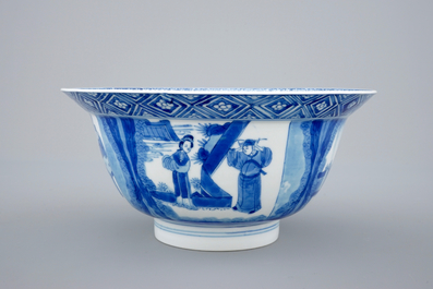 Un bol en porcelaine de Chine bleu et blanc de type "Klapmuts", marque et p&eacute;riode de Kangxi