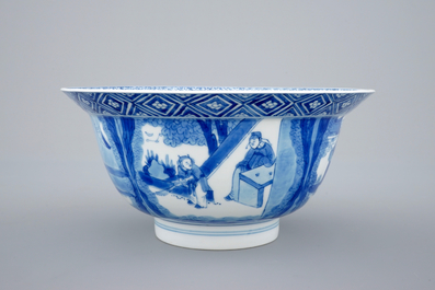 Un bol en porcelaine de Chine bleu et blanc de type "Klapmuts", marque et p&eacute;riode de Kangxi