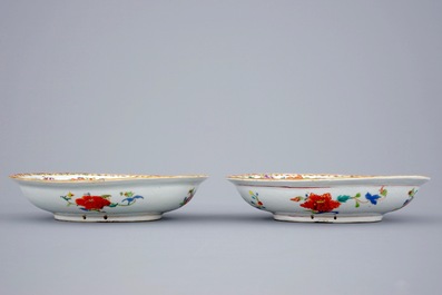 A rare pair of Chinese export porcelain "Pompadour" oval bowls, ca. 1745