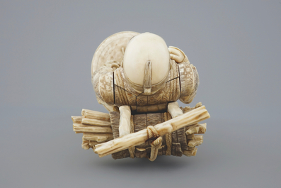 Un grand b&ucirc;cheron en ivoire sculpt&eacute;, Japon, Meiji, 19&egrave;me