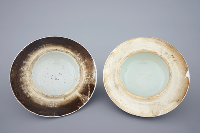 A pair of Chinese famille rose quail vases with covers, 19th C.