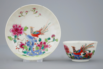 A Chinese famille rose teapot with for cups and saucers, Qianlong, 18th C.